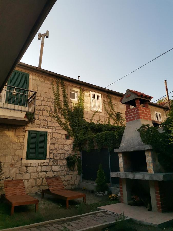 Diana Rooms And Apartment Split Exterior photo